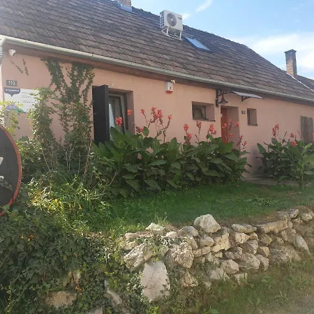 Apartment 2 Bedrooms - Centre Of *