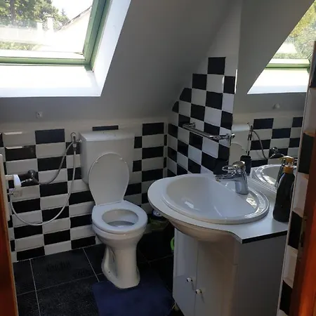 Apartment 2 Bedrooms - Centre Of *
