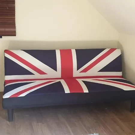 2 Bedrooms - Centre Of *